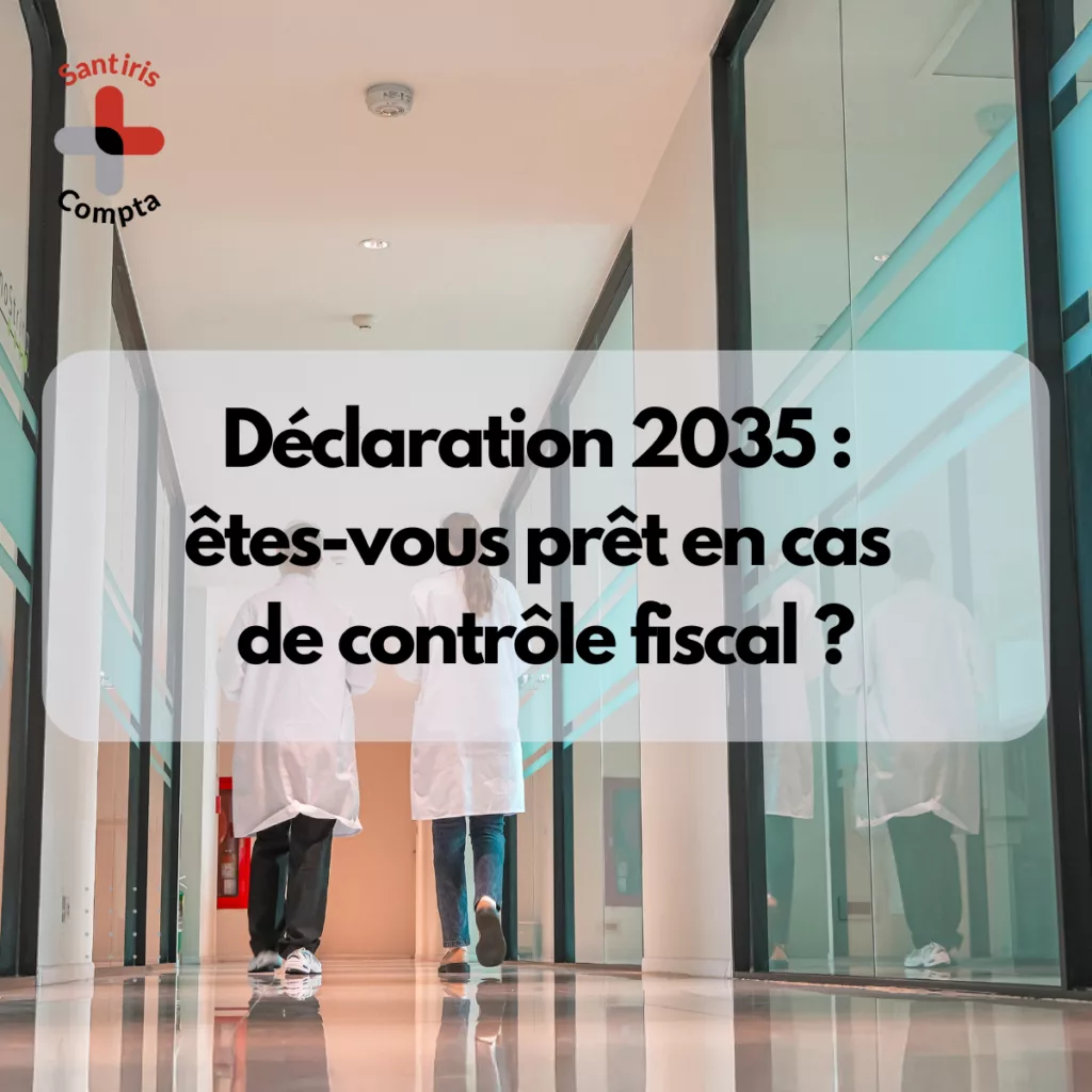 Couloir de cabinet médical avec deux professionnels de santé en blouse, illustrant les enjeux du contrôle fiscal déclaration 2035 et la préparation comptable des professions libérales.
